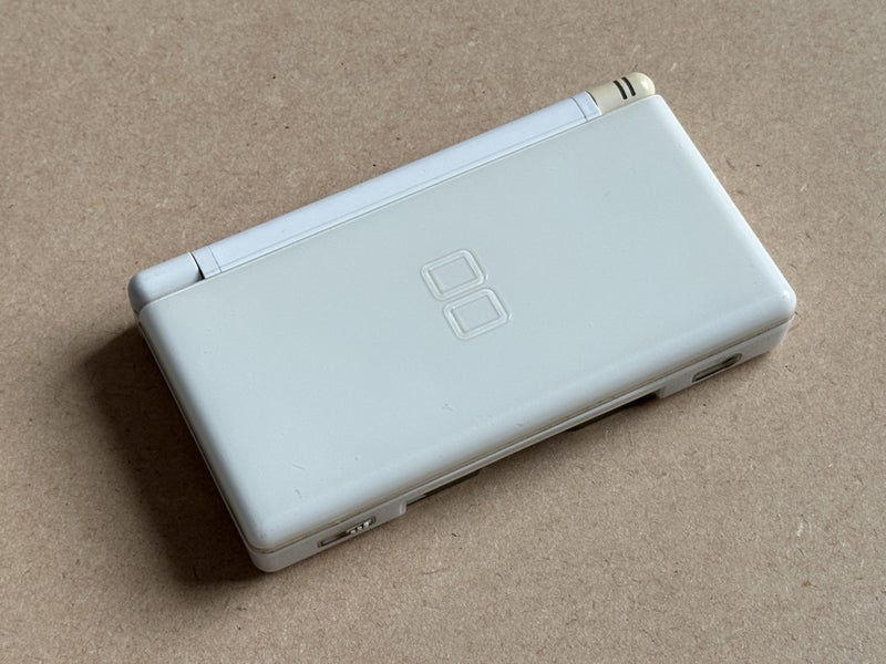 White Nintendo DS lite Carousel 2