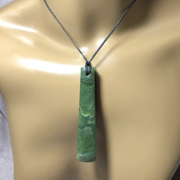 CRAZY 1 DAY AUCTION: 8.9cm Greenstone Toki Pendant, $1 Reserve Carousel 9