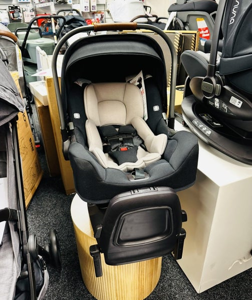 Nuna Pipa RX - Floor Model - Manufactured 2021 Carousel 1