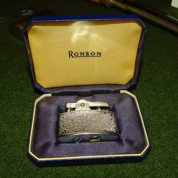 Stunning Small Ronson Ladies Lighter Boxed British Made Patent number 621570 Carousel 1