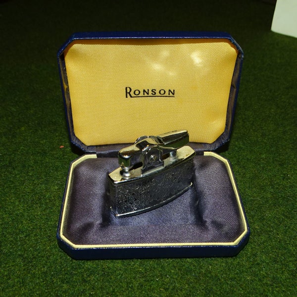 Stunning Small Ronson Ladies Lighter Boxed British Made Patent number 621570 Carousel 2