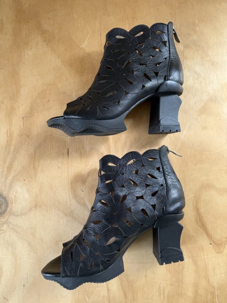 Maher Black Cut Out Peep Toed Ankle Boots Size 39/863617776562178112