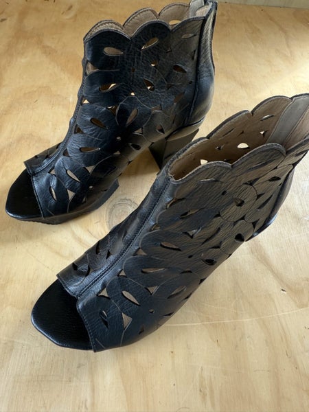 Maher Black Cut Out Peep Toed Ankle Boots Size 39/863617776562178111