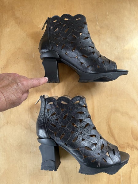 Maher Black Cut Out Peep Toed Ankle Boots Size 39/863617776562178113