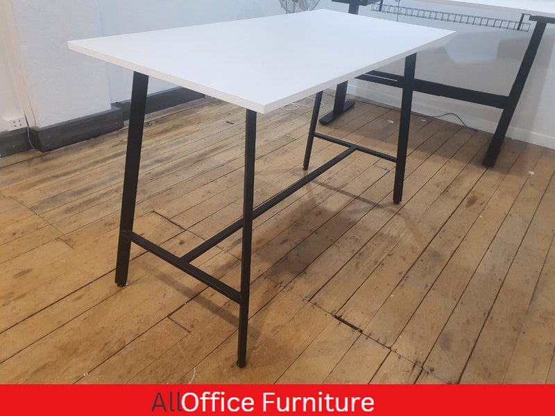 Office Breakout Table / Bar Leaner Carousel 1