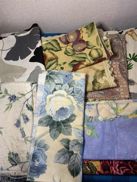 BUNDLE OF SMALL PIECES OF CURTAIN FABRIC (10) Carousel 1