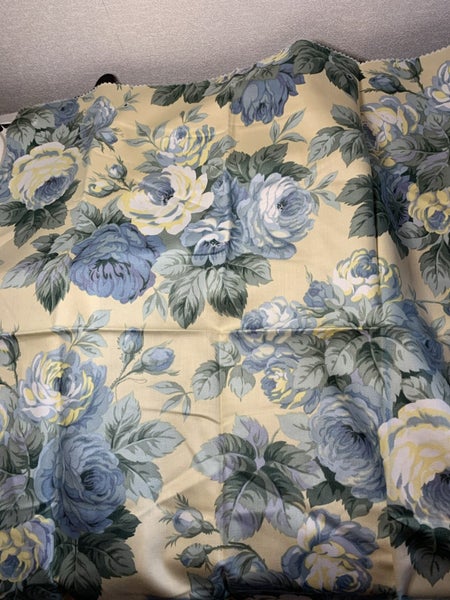 BUNDLE OF SMALL PIECES OF CURTAIN FABRIC (10) Carousel 2