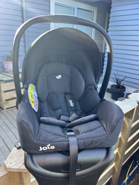Joie capsule and base Carousel 2