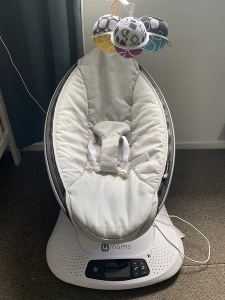 4Moms Momaroo swing + newborn insert Carousel 1