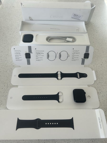 Apple Watch Series 7 45MM New Strap Carousel 2