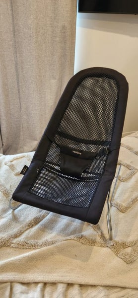 Black Veebee baby bouncer Carousel 1
