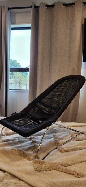 Black Veebee baby bouncer Carousel 2