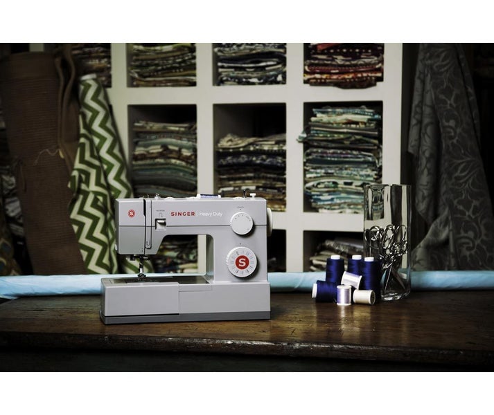 Singer Heavy Duty 4423 Sewing Machine Carousel 2