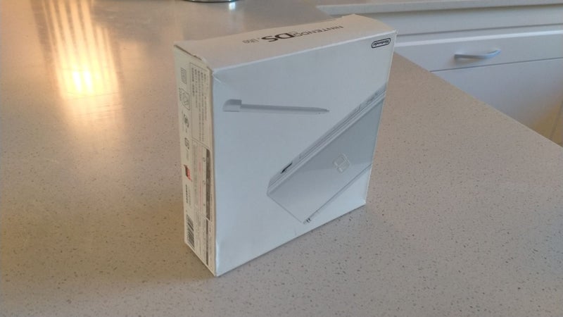 White DS Lite complete in box - near mint - Ping & Afterpay! Carousel 13