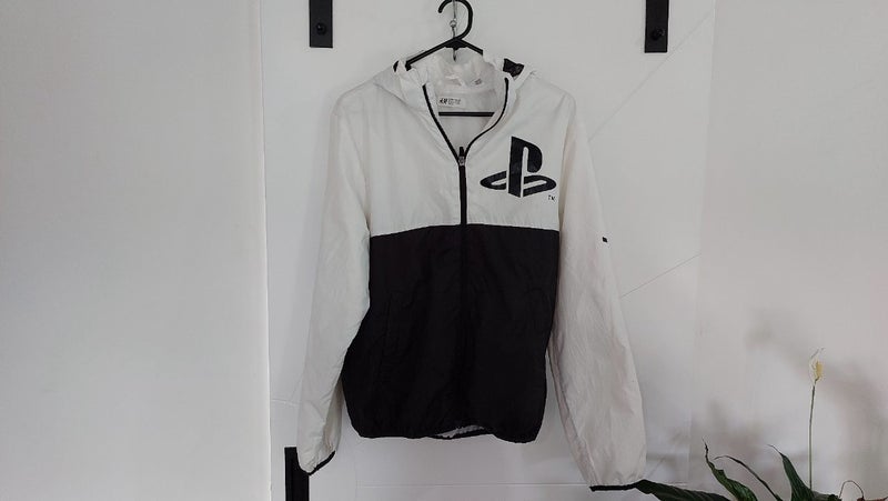OFFICIAL PLAYSTATION HOODED WIND BREAKER ( SIZE 12-14Y) Carousel 2