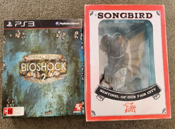Bioshock 2 Collectors Edition & Limited Edition Ultimate SongBird Bundle Carousel 1