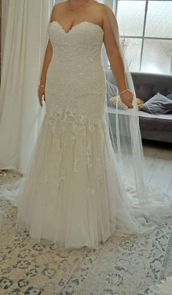 Stella York Wedding Dress - Street Size 16 - BRAND NEW NEVER WORN!! Carousel 2