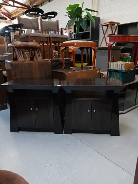 1093 PAIR OF LARGE CHUNKY BEDSIDES Carousel 2