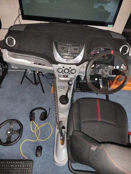 Car simulator includes real dash, working radio & speedo Carousel 2