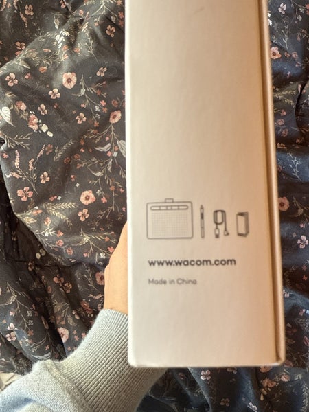 Wacom Intuos Medium - Unopened Carousel 4