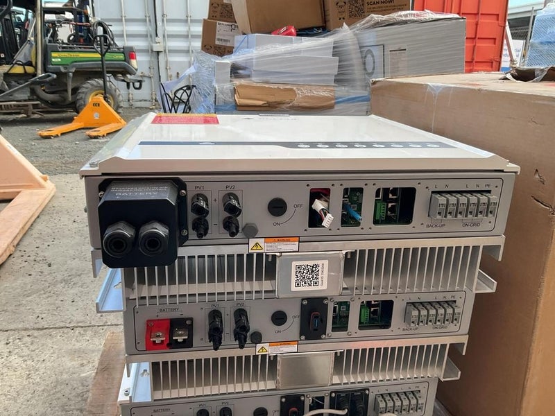 Goodwe GW5048D-ES Hybrid Inverter Carousel 2