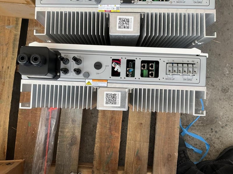 Goodwe GW5048D-ES Hybrid Inverter Carousel 5