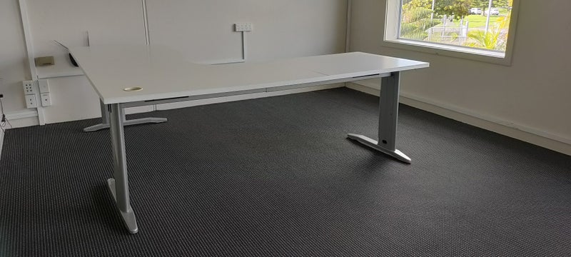 Large elegant office corner computer table Carousel 2