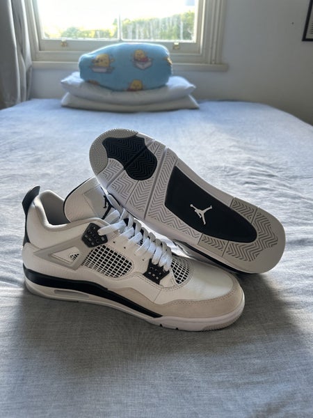 Jordan 4 Military Black Carousel 1