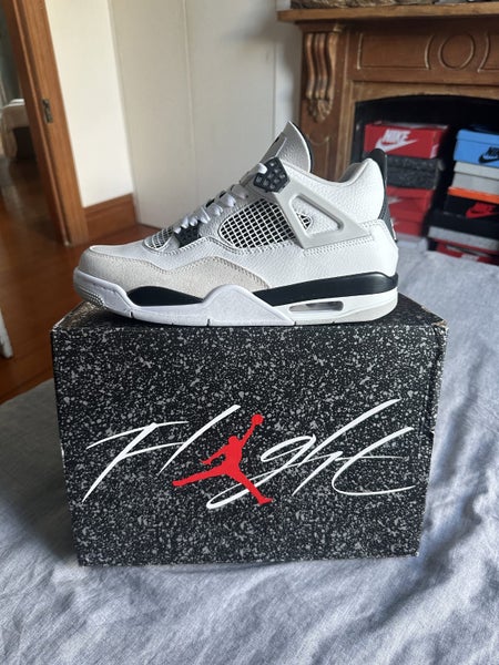 Jordan 4 Military Black Carousel 2