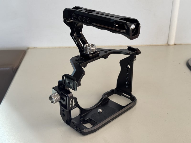 SmallRig Original Camera Cage Sony A7SIII with Top Handle Carousel 2