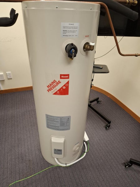 Rinnai Hot water cylinder- Mains Pressure - 135L Carousel 1