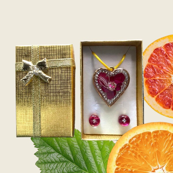 Real Preserved floral Maroon hydrangea heart pendant and earrings gift pack Carousel 1