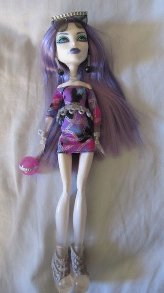 Monster High Spectra Vondergeist Doll with Maul Session Fashion Pack Carousel 3