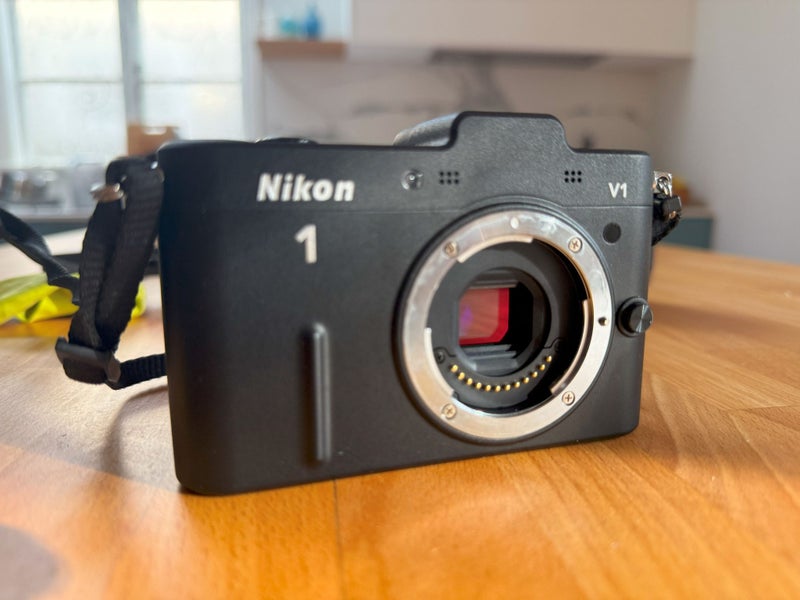 Nikon V1 mirrorless camera two lens kit. Nikon 1 series. Black. Carousel 2