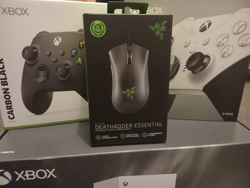 Xbox X-Series (1TB) Console Package Carousel 3