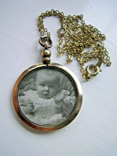 PARDON ME?a $1RES!! ANTIQUE VICTORIAN ROLLED GOLD PHOTO LOCKET on VINTAGE CHAIN Carousel 1