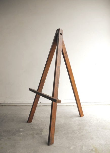 Wooden Display Easel 1M Carousel 1