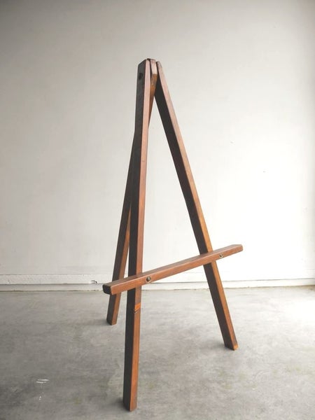 Wooden Display Easel 1M Carousel 2