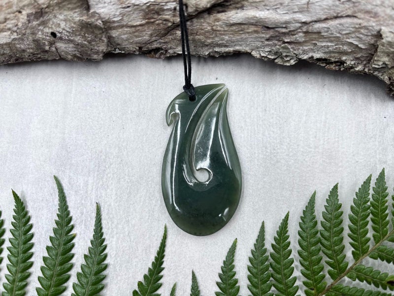 Large Greenstone Nephrite Detailed Hei Matau Fish Hook 55mm e052 Carousel 1