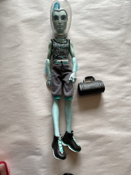 Monster High doll - Gillington 'Gil' Webber Dance Class Carousel 1