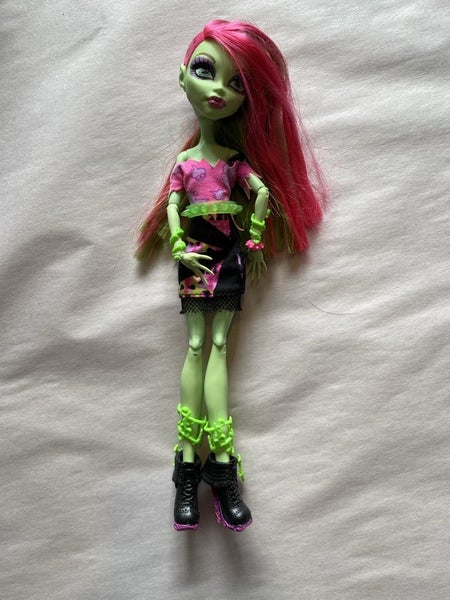 Monster High doll - Venus McFlytrap Music Festival Carousel 1