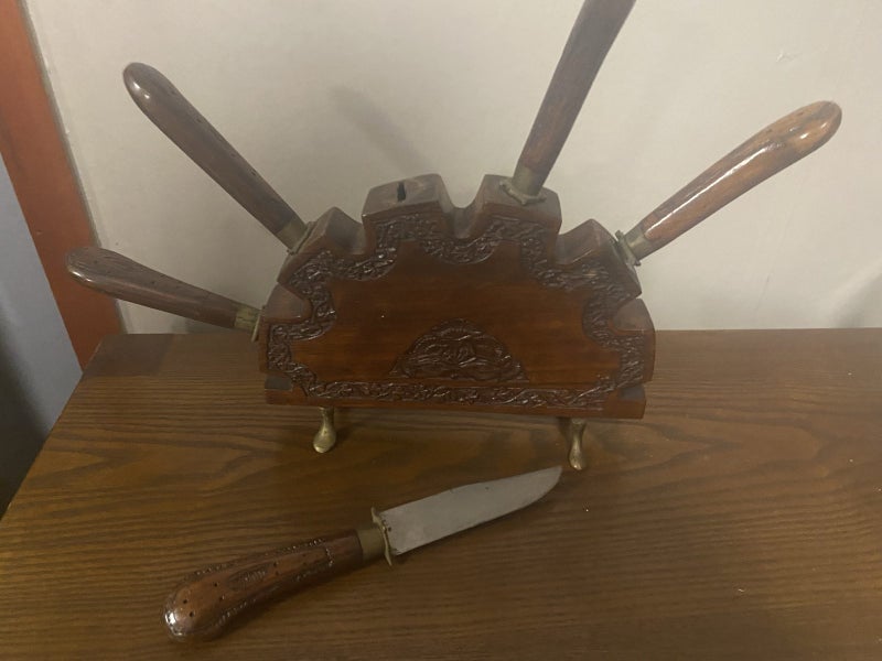 Retro carved knife block Carousel 1