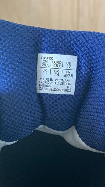 tennis shoes Carousel 3