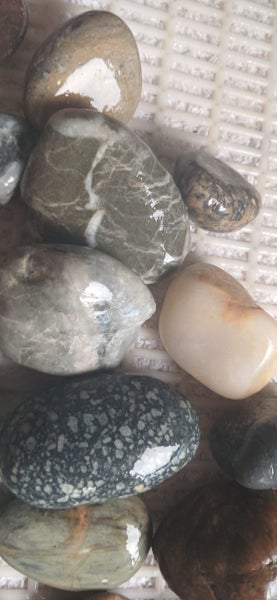 2.9 kg stones for rock tumblers. Lot 1 Carousel 2