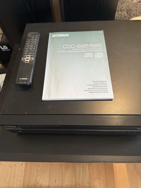 Yamaha CDC 585 CD carousel Carousel 2