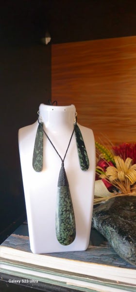Pounamu set Carousel 1