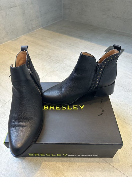 Breasley Boots . Brand New . Carousel 1
