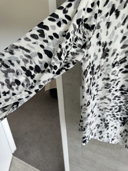 NYDJ Top . Perfect Condition. Carousel 2