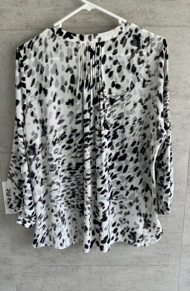 NYDJ Top . Perfect Condition. Carousel 3