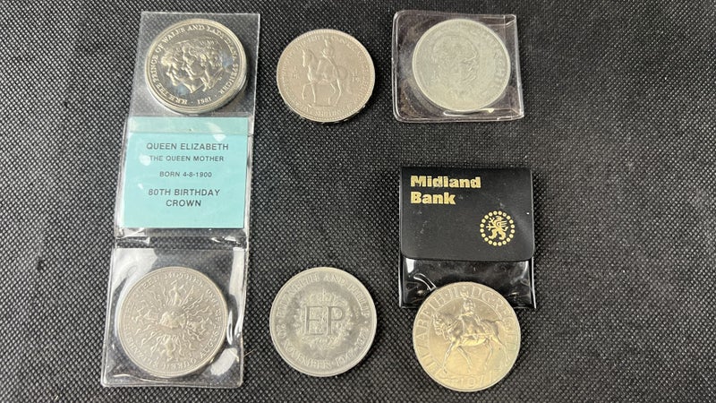 Group of Six Different Great Britain Large One Crown Coins - Lot E356 Carousel 1